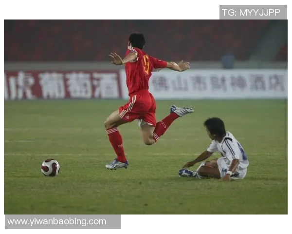 球星足球开场动作用心演绎激情与力量的完美碰撞 球星足球开场动作用心演绎激情与力量的完美碰撞