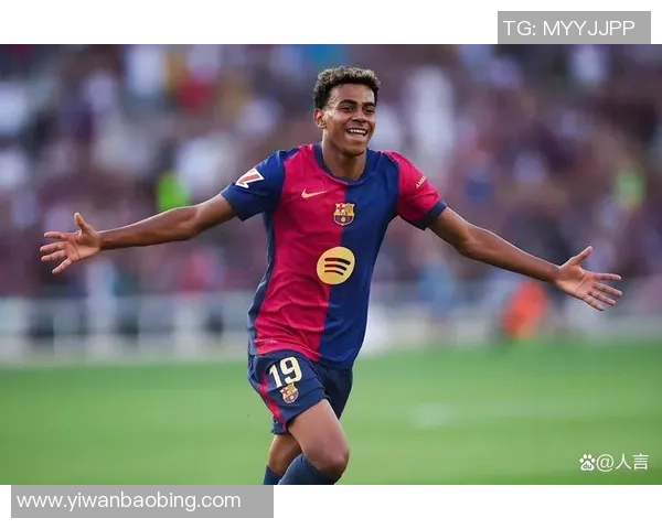 足球球星开豪车潇洒上路引发网友热议镜头感爆棚